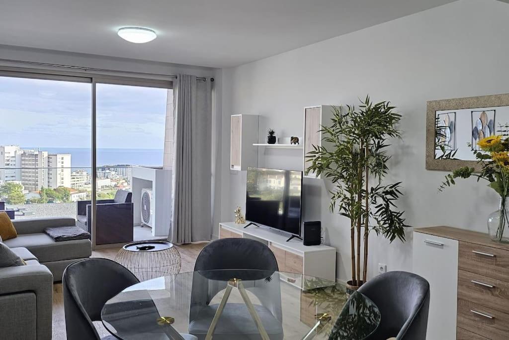 Vista Mar - Ac, Parking And Pool Apartment Funchal  Luaran gambar