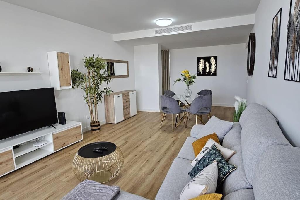 Vista Mar - Ac, Parking And Pool Apartment Funchal  Luaran gambar