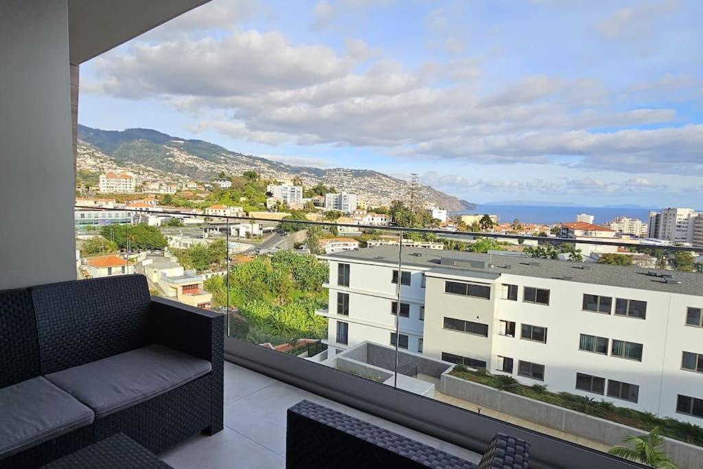 Vista Mar - Ac, Parking And Pool Apartment Funchal  Luaran gambar