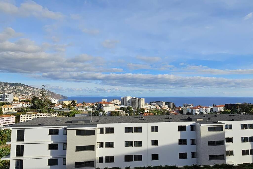 Vista Mar - Ac, Parking And Pool Apartment Funchal  Luaran gambar